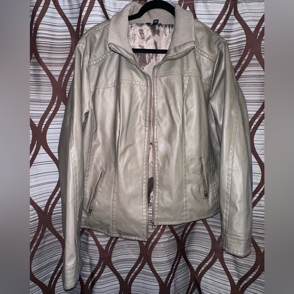 Women’s plus size leather jacket